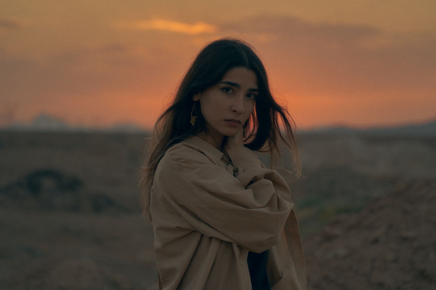 Portrait rieur au coucher du soleil